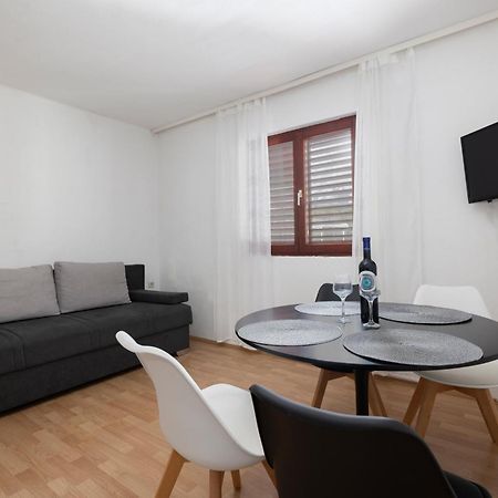Apartments Family Roso โพรไมนา ภายนอก รูปภาพ