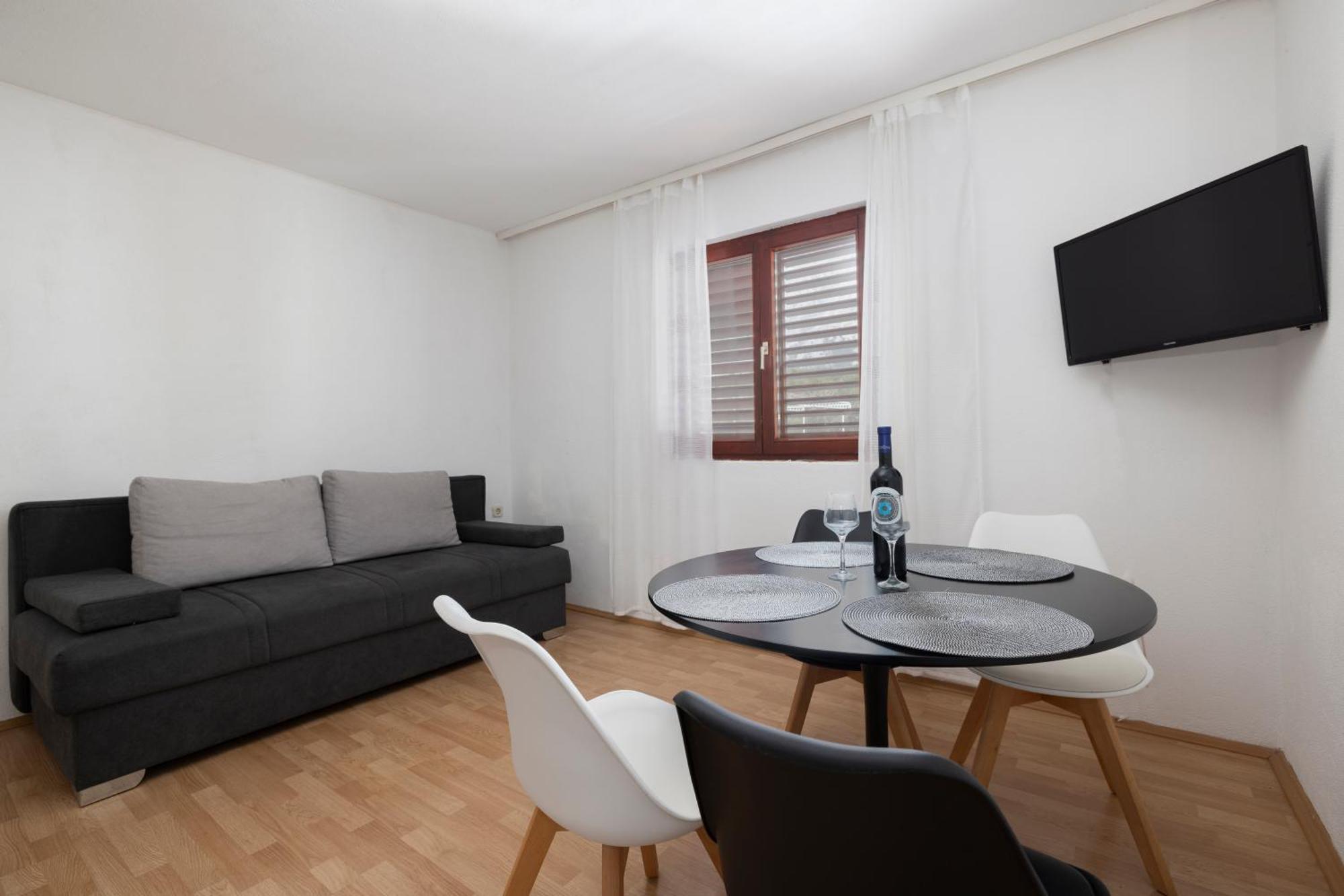 Apartments Family Roso โพรไมนา ภายนอก รูปภาพ