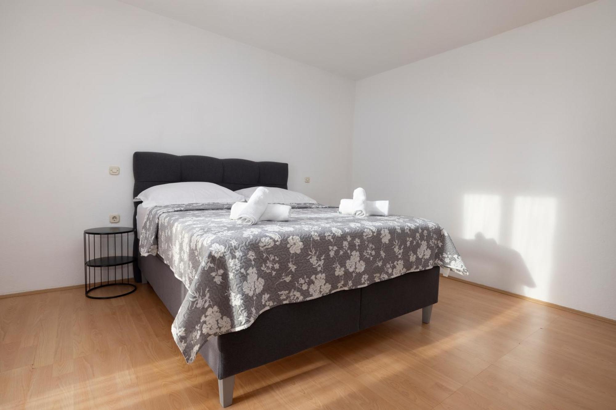 Apartments Family Roso โพรไมนา ภายนอก รูปภาพ