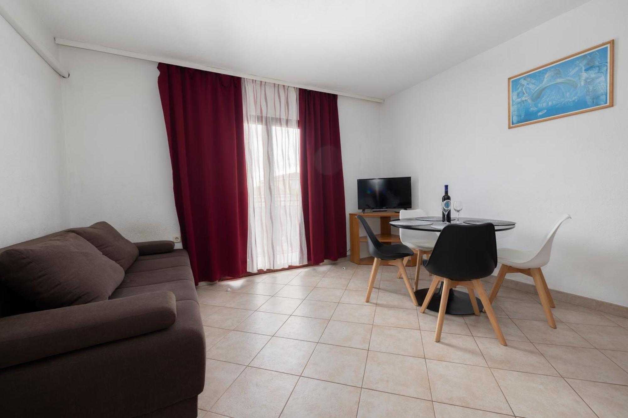 Apartments Family Roso โพรไมนา ภายนอก รูปภาพ