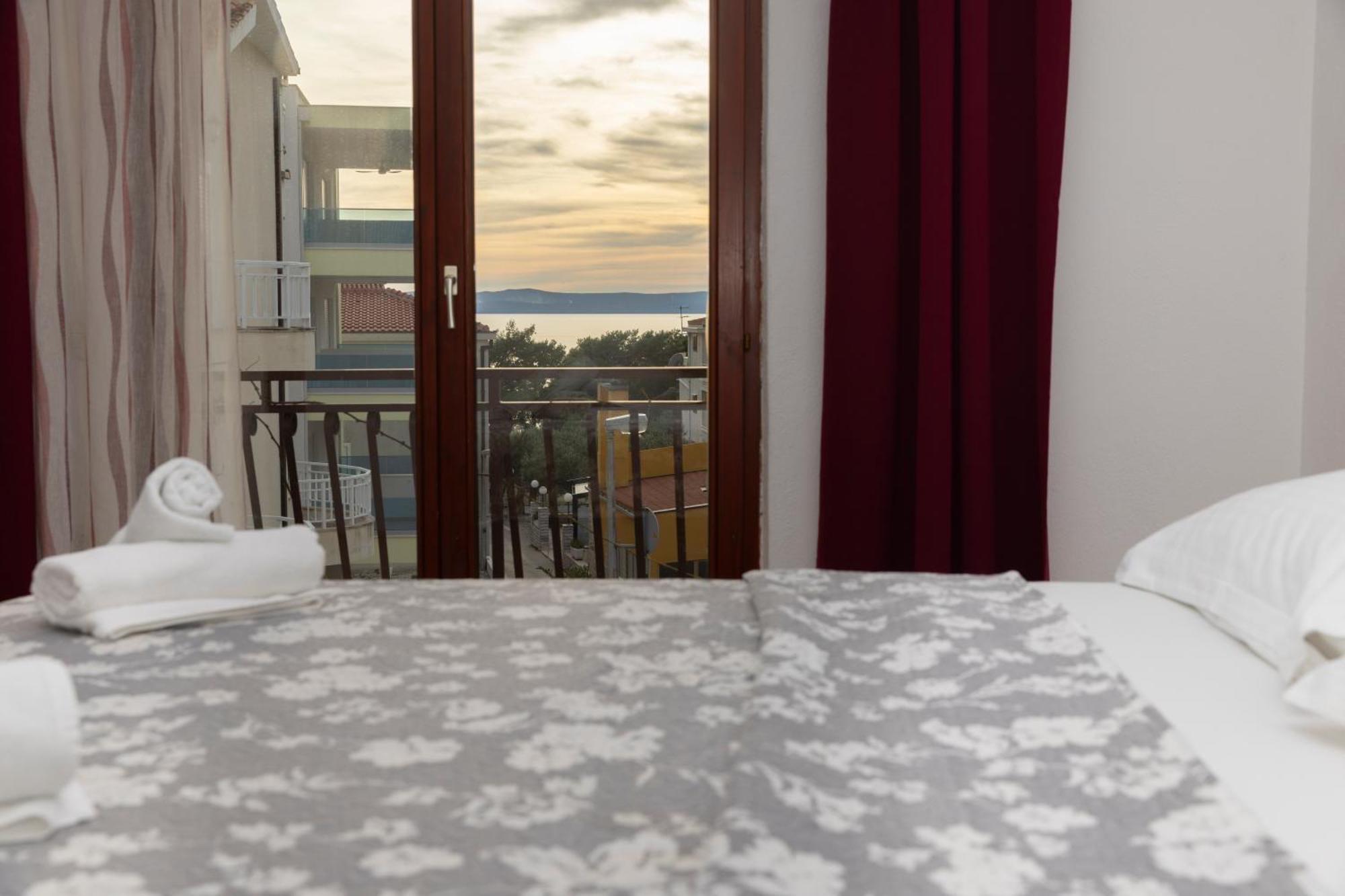 Apartments Family Roso โพรไมนา ภายนอก รูปภาพ