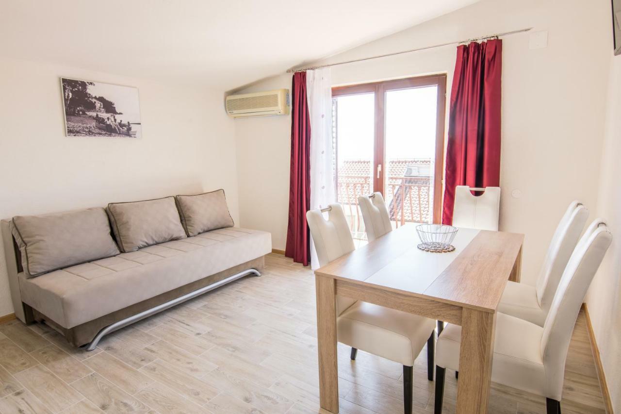 Apartments Family Roso โพรไมนา ภายนอก รูปภาพ