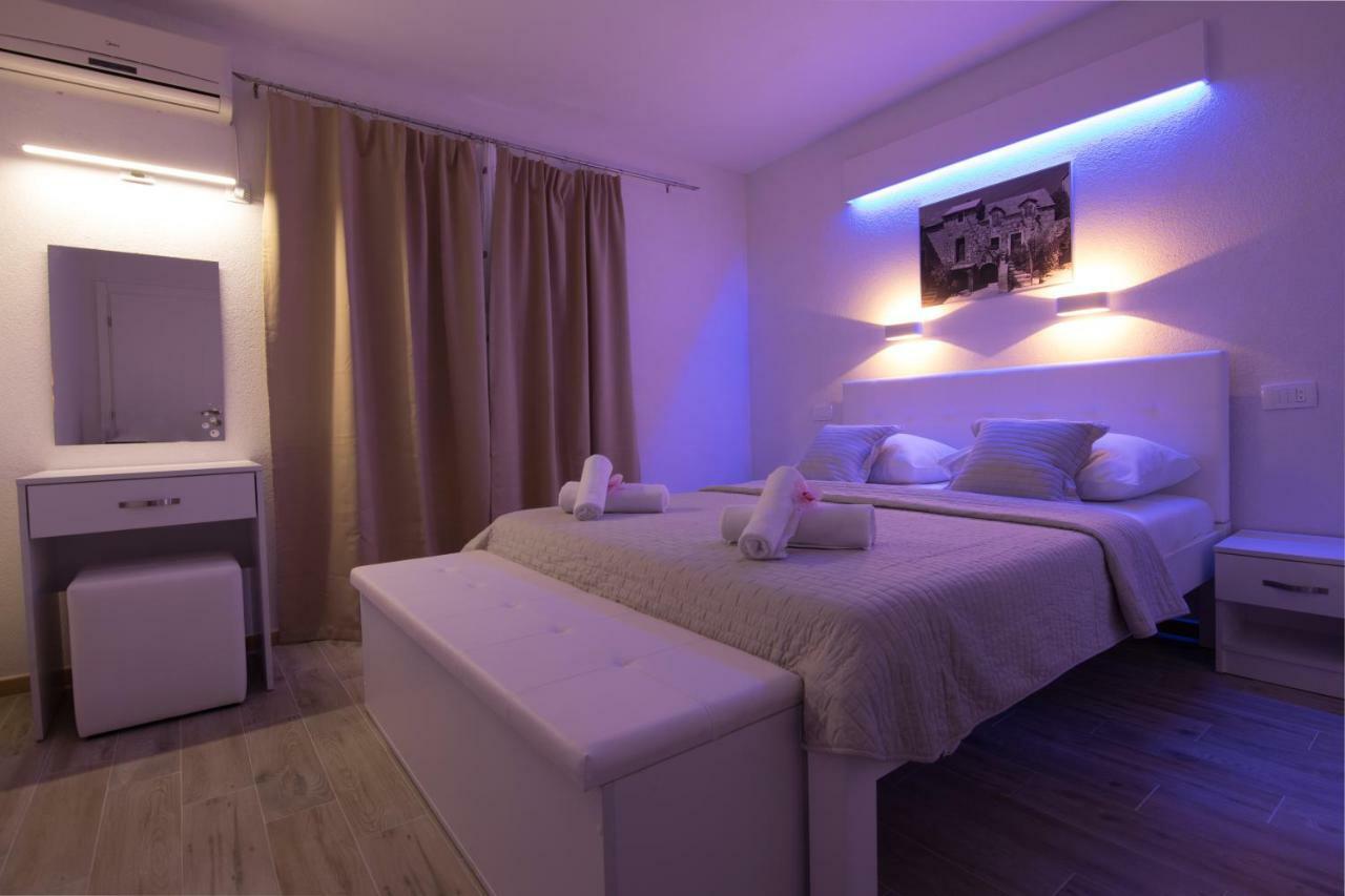 Apartments Family Roso โพรไมนา ภายนอก รูปภาพ