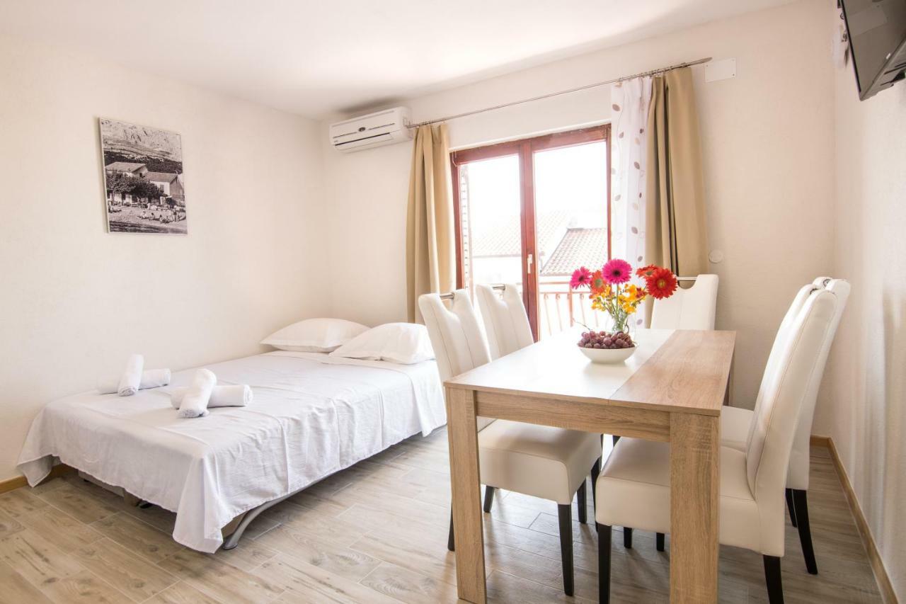 Apartments Family Roso โพรไมนา ภายนอก รูปภาพ