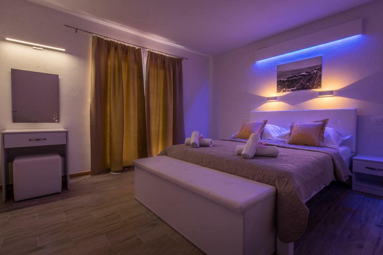 Apartments Family Roso โพรไมนา ภายนอก รูปภาพ