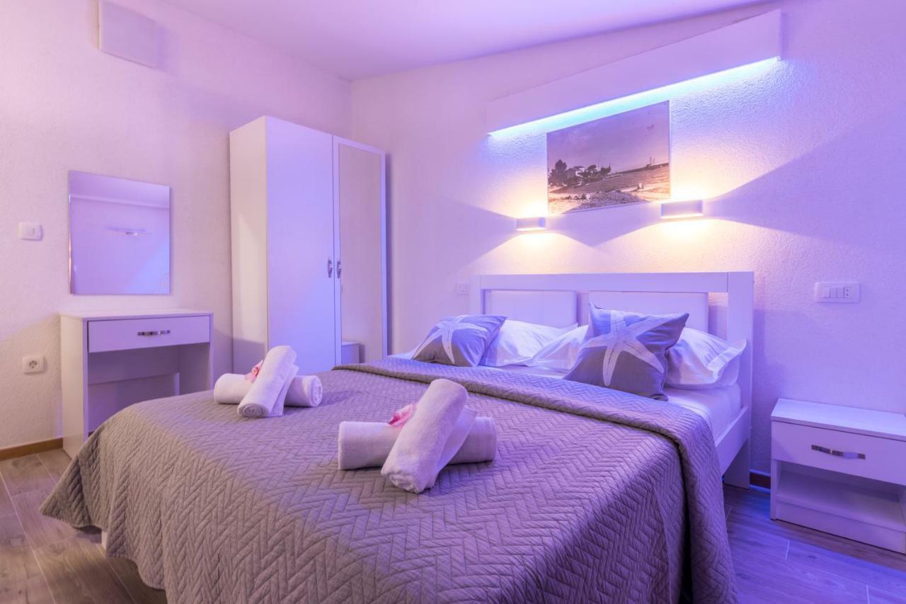 Apartments Family Roso โพรไมนา ภายนอก รูปภาพ